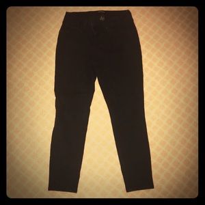 High-Rise, Butt-Hugging Black Jeans!